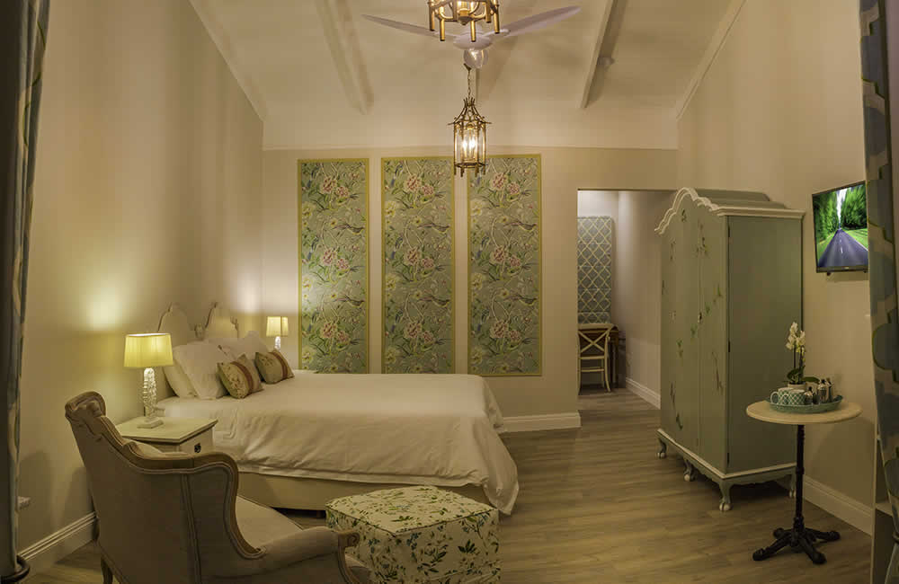room-04.jpg room-04.jpg